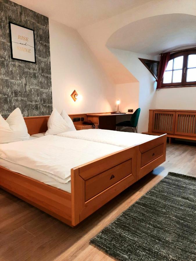 Hotel Zum Goldenen Hirschen Freistadt Bagian luar foto