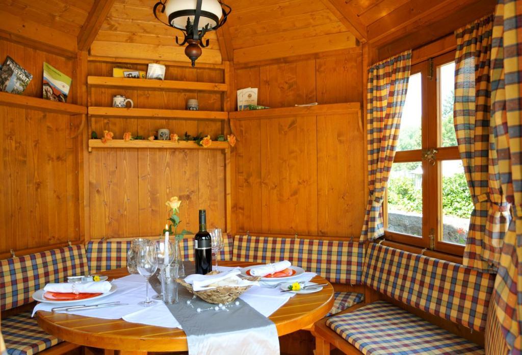 Hotel Zum Goldenen Hirschen Freistadt Bagian luar foto
